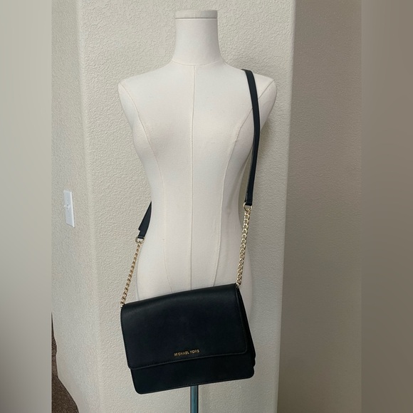 Michael Kors Black Saffiano Leather Crossbody Shoulder Bag Gold Chain - Picture 2 of 11